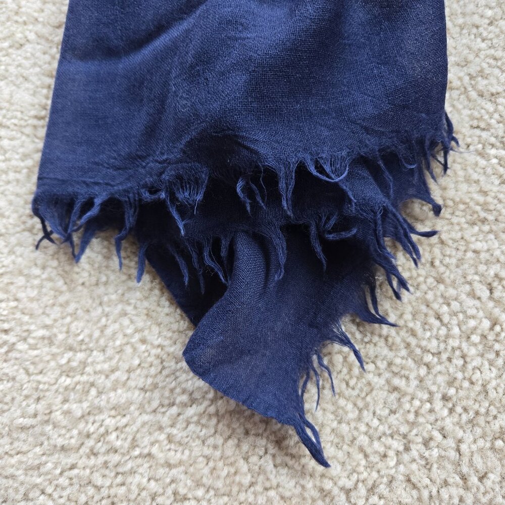 NEW Milans 100%  Lightweight Wool Scarf Navy Blue - Picture 3 of 5